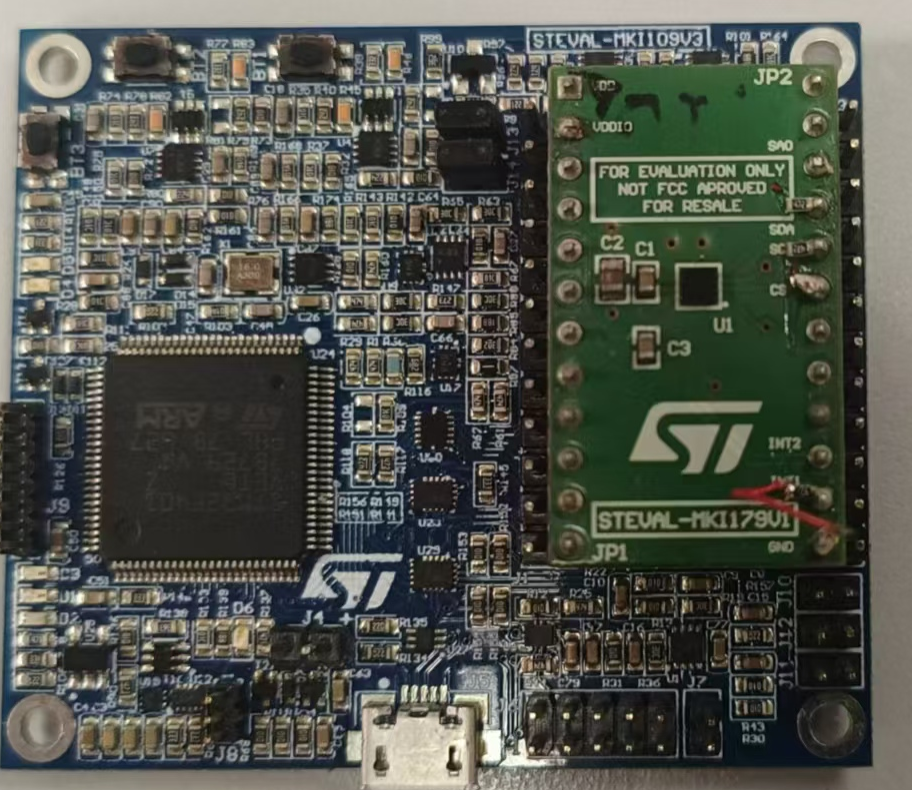 以STEVAL-MKI109V3開發板為基礎，搭載LIS2DW12TR實現無線耳機中的關於加速度功能的方案應用